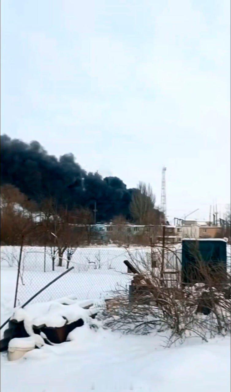 乌克兰扎波罗热市的一座变电站起火，具体原因不明。 