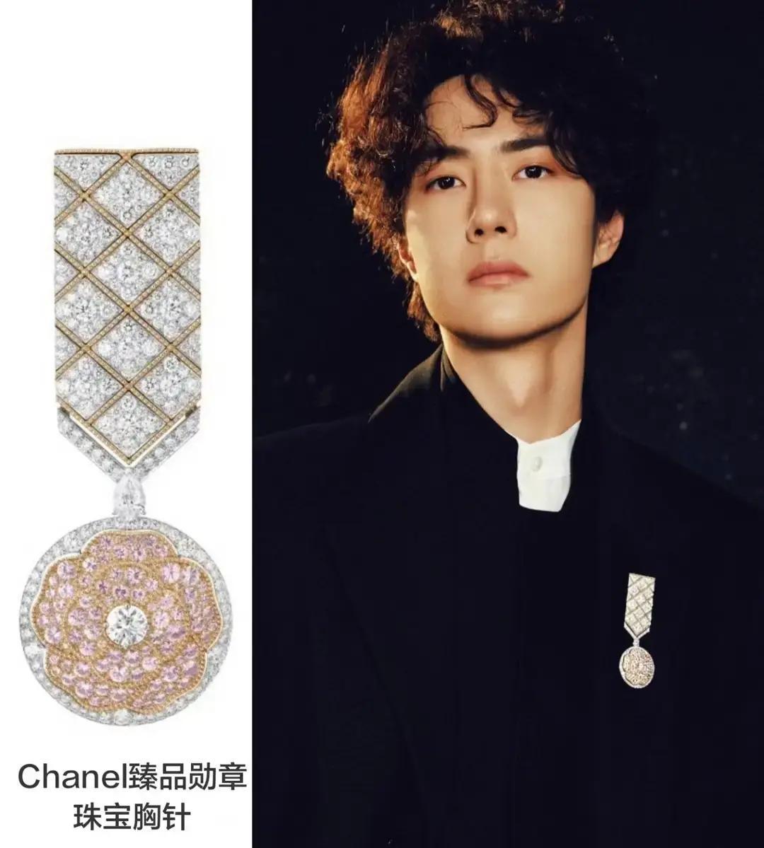 微博之夜红毯刚走完，热搜就被女明星们的造型霸屏。

最炸的是杨幂，穿了一条深V高