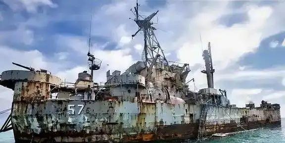 仁爱礁的破船，害苦了菲律宾守船士兵，这就是使坏的恶果！
士兵很难洗澡，船内恶臭熏