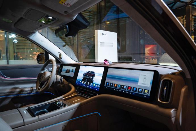 问界M9携手金鸡百花电影节这不仅是一场品牌曝光，更是一次文化自信的展示——中国科