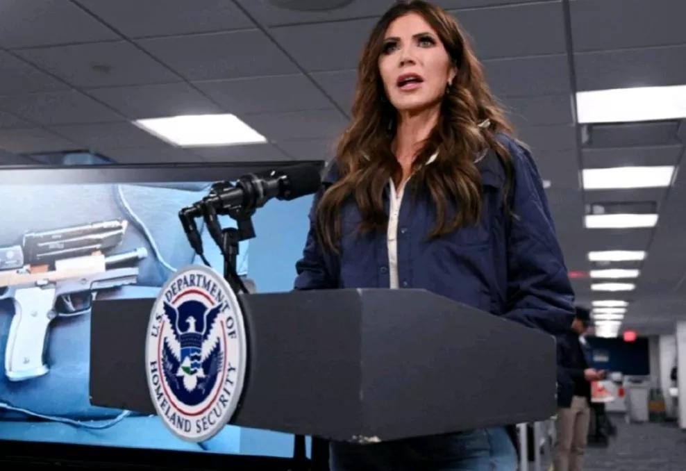 欧洲新闻网报道，当地时间2日，美国国土安全部部长克里斯蒂.诺姆表示，按照特朗普总