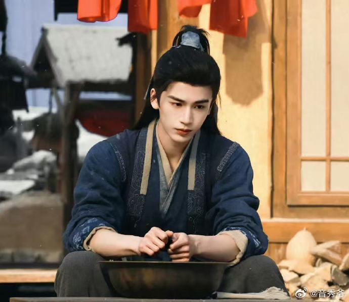 张凌赫哭戏破碎感 张凌赫这段哭戏真的太戳人了，眼泪掉下来的时候又隐忍又委屈，那种