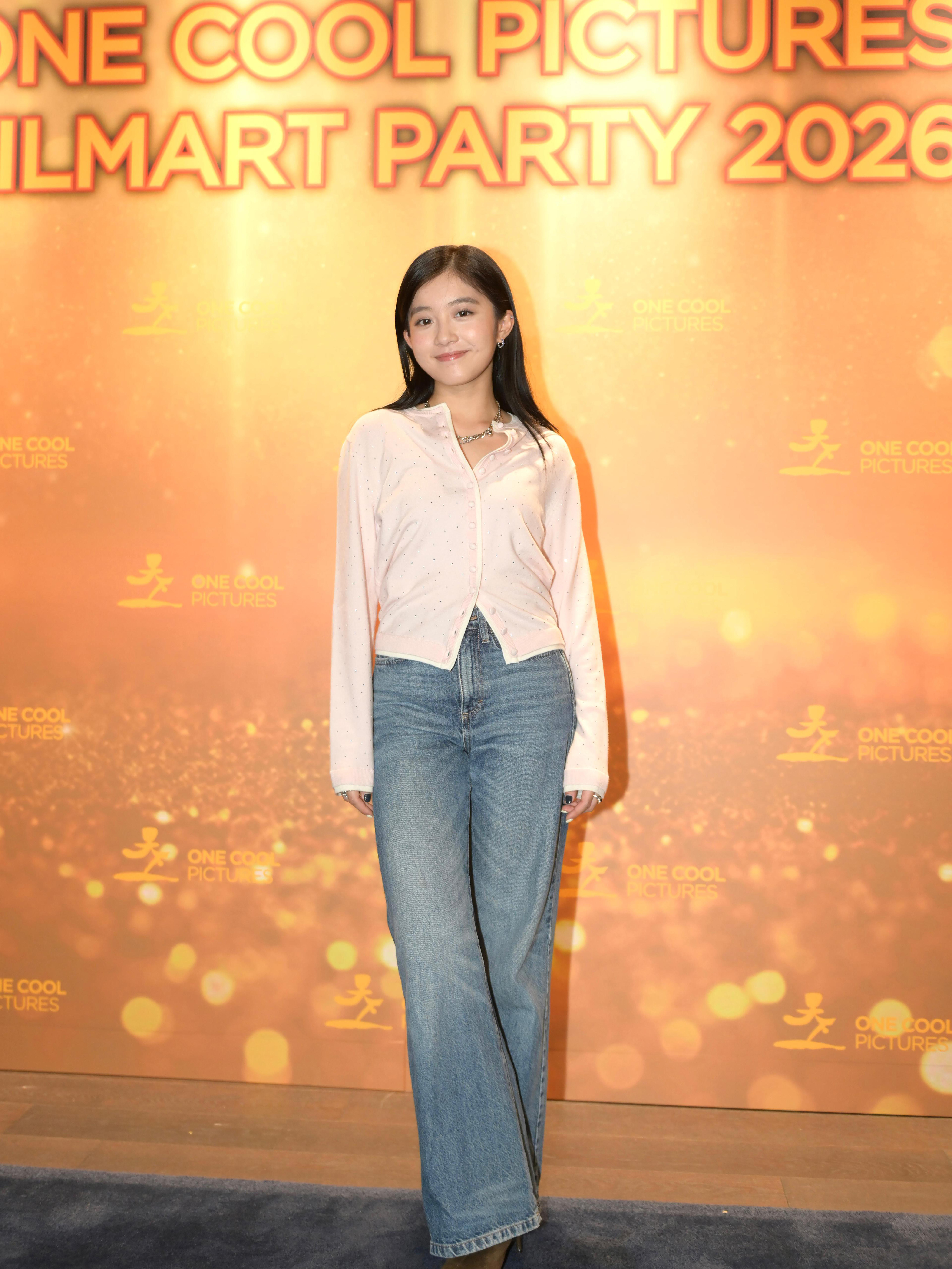 古天乐「天下一」公司70多位员工团建看《夜王》 