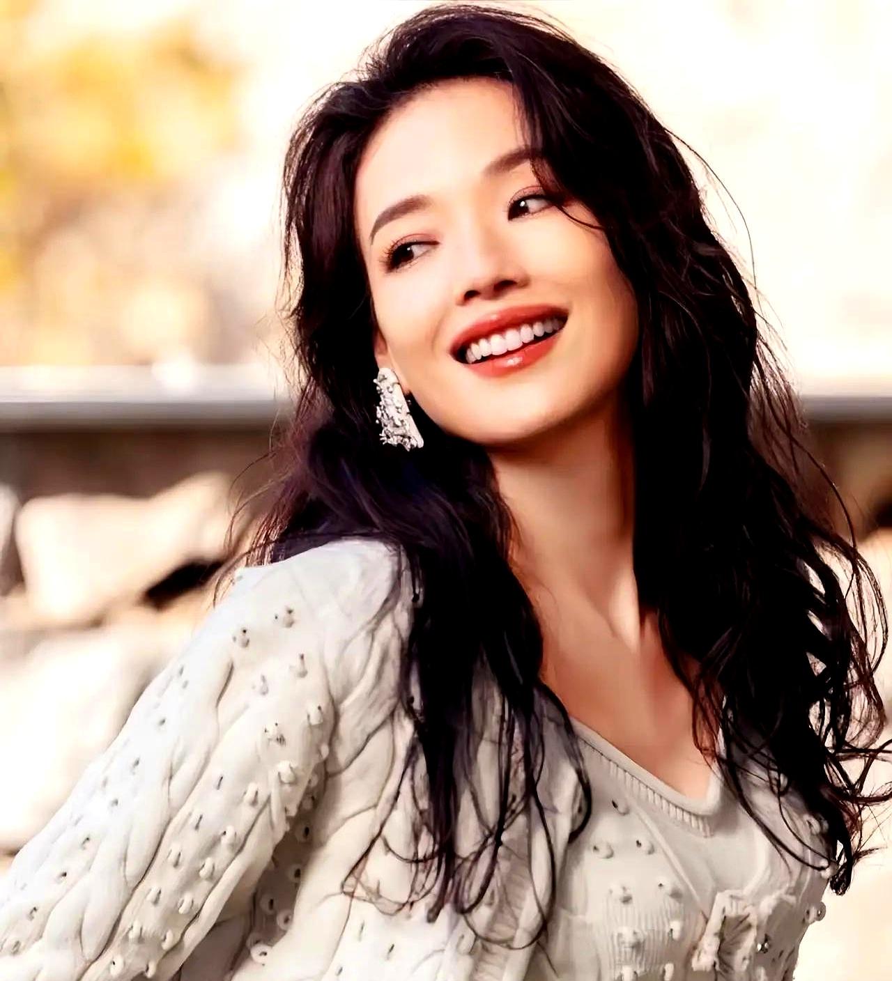 一百万就想请舒淇吃饭？
昨晚小米这发布会一出，恐怕得再加个零了吧！
说实话，以前