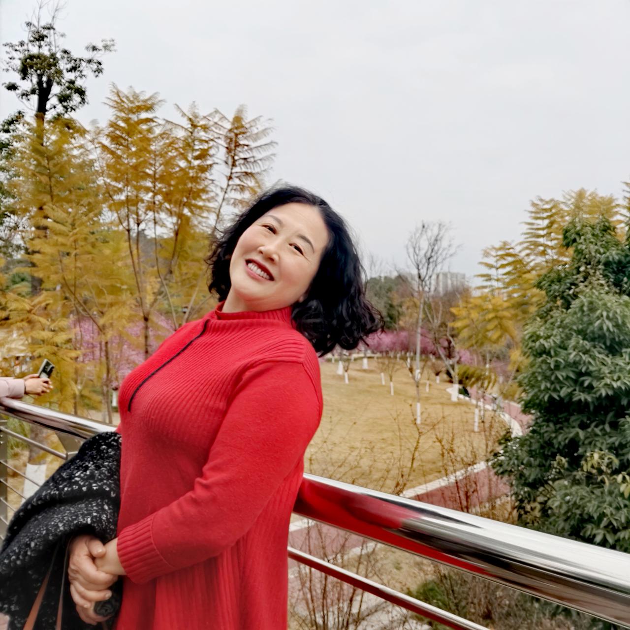 女人过了六十岁，是丰盈圆润好看，还是骨瘦如柴好看？你更喜欢哪种类型呢？
我就是那