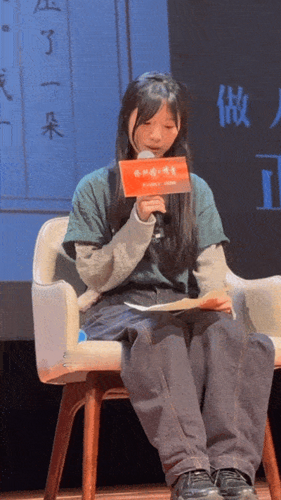北大教授评给阿嬷的情书《给阿嬷的情书》北大见面会温情上演，演员李思潼以普通话与潮