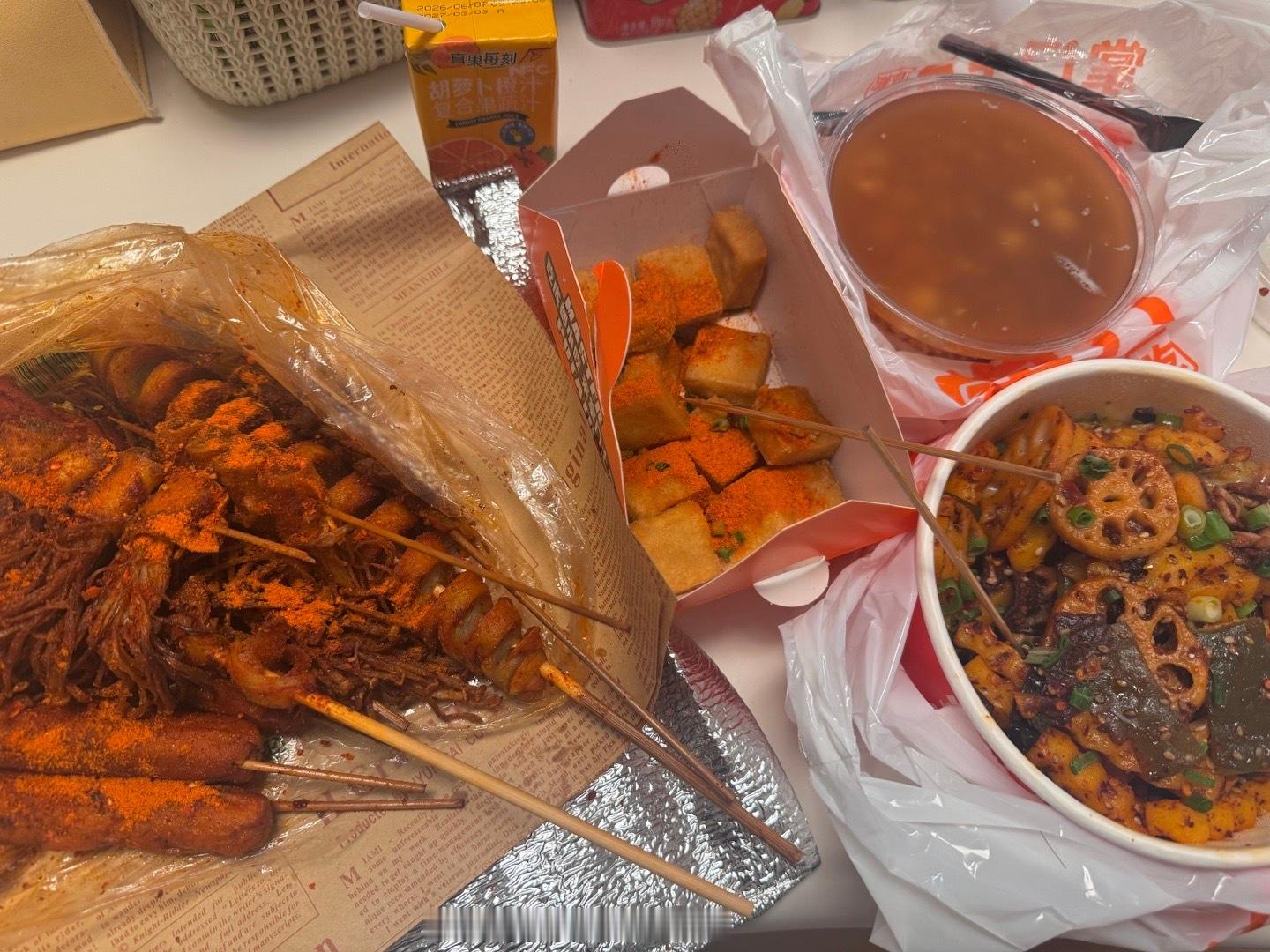 小烧烤真好吃 好久没吃这种小吃感觉好美味 ​​​