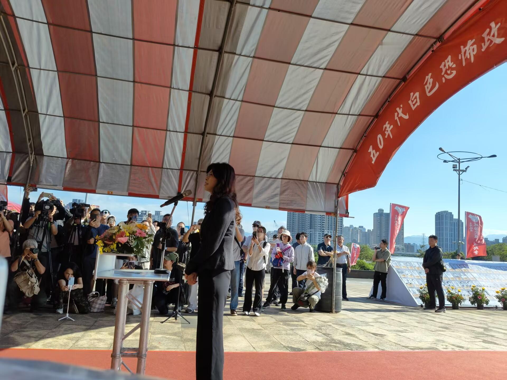 我到不在意他们最后会说什么。一个客观事实是，在370火落地之前，岛内没有任何人是