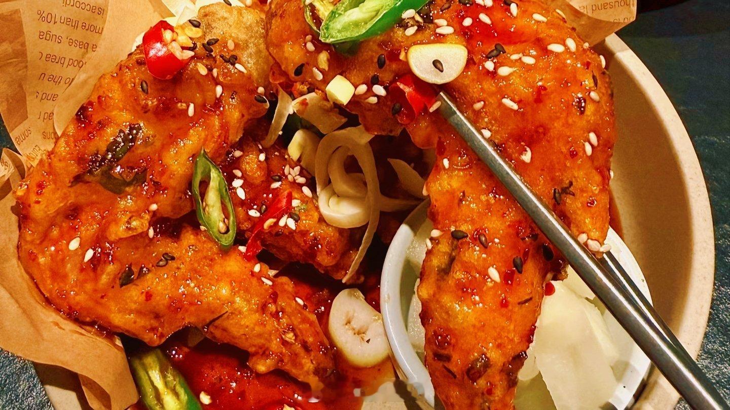 生活手记 谁懂啊，一踏入广州街头，直接被各式各样的美食勾住脚步，挪都挪不开眼🥢