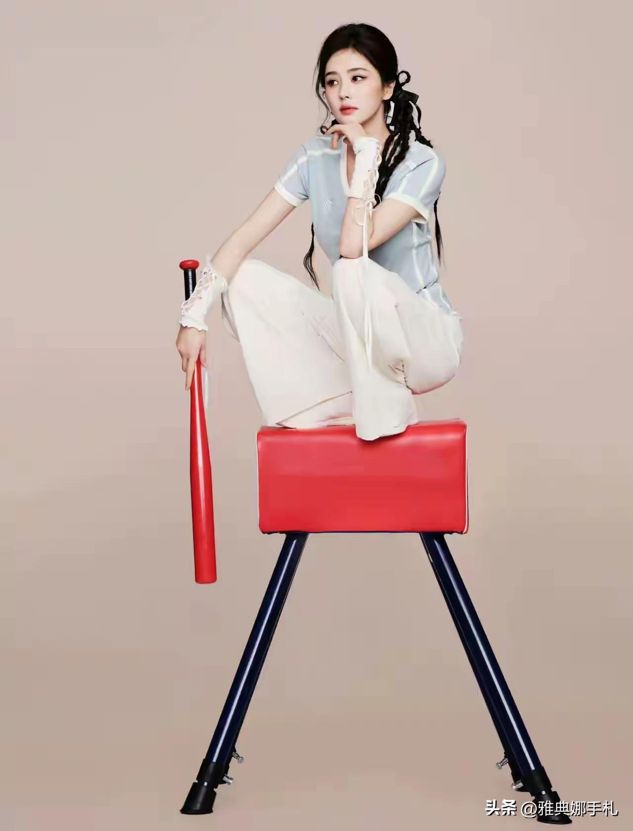 这孩子不是白鹿么？
这在摆啥造型哪[笑哭]