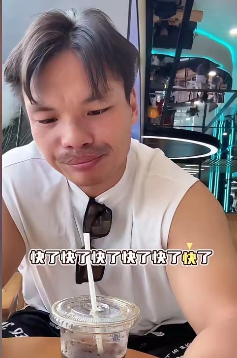 小杨哥出事后，有人问嘴哥：师傅是不是破产了？

换别人，大概率会打个哈哈岔开话题