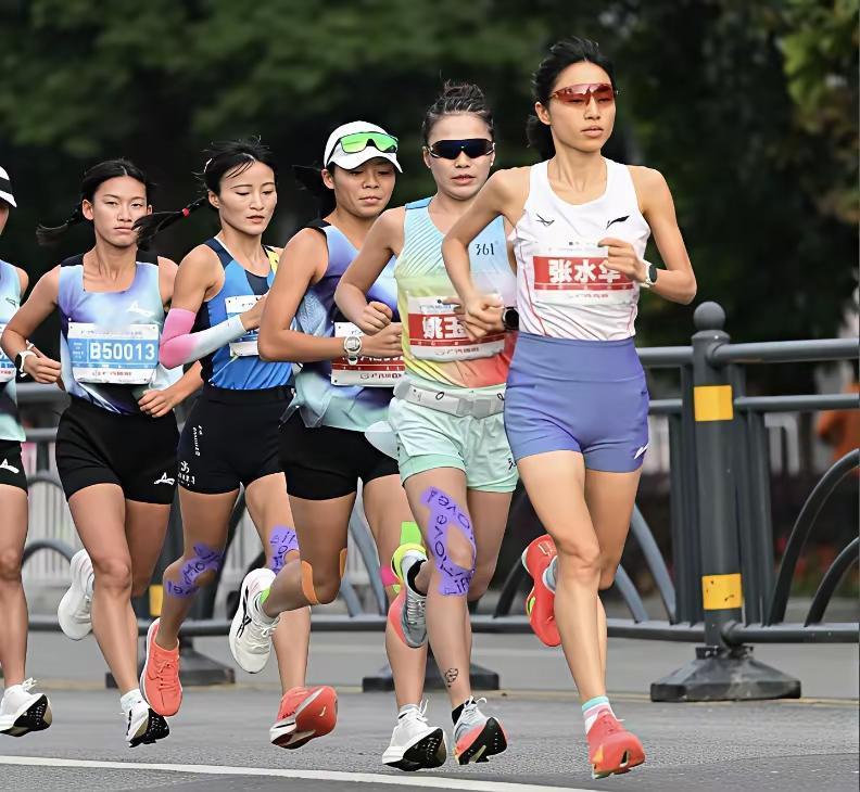 张水华看来是真想保住铁饭碗。
不想辞职跑马拉松。

张水华最近自从参加了2025