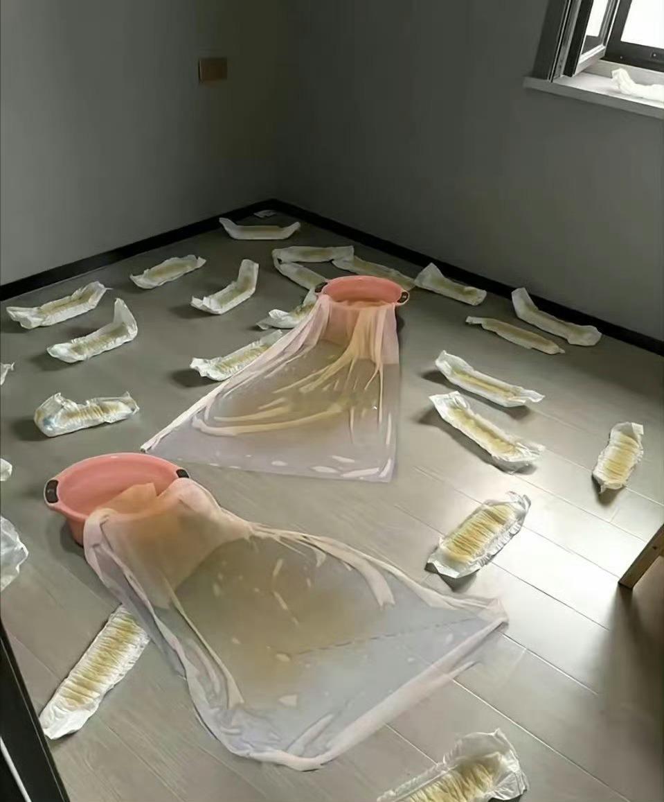 我的朋友急着搬进新家，竟然用卫生巾来消除室内的有害气体，这种方法我还是第一次听说