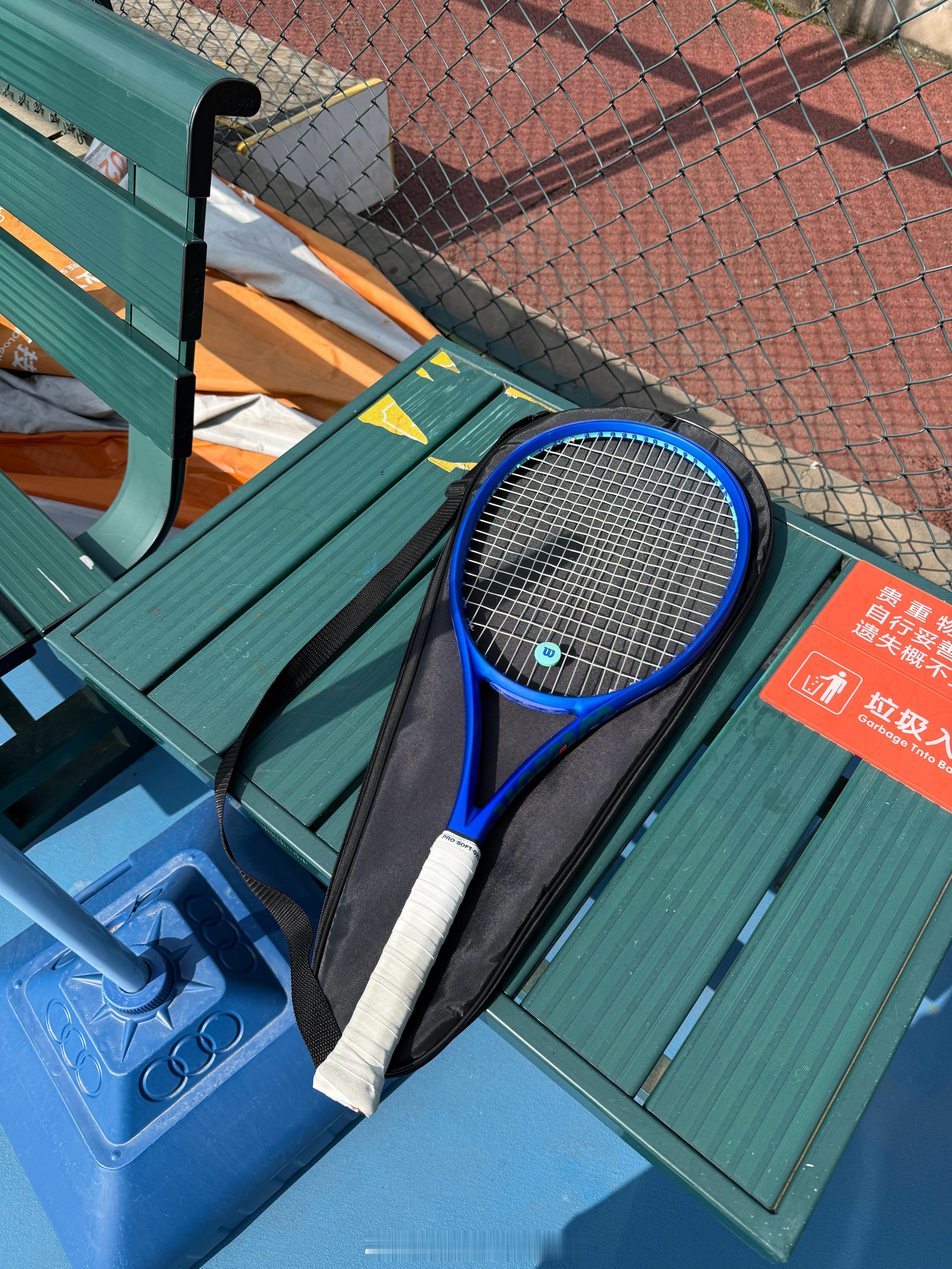 早起打球，精神一整天，现在是成都天气最舒服的时候，不闷热。 