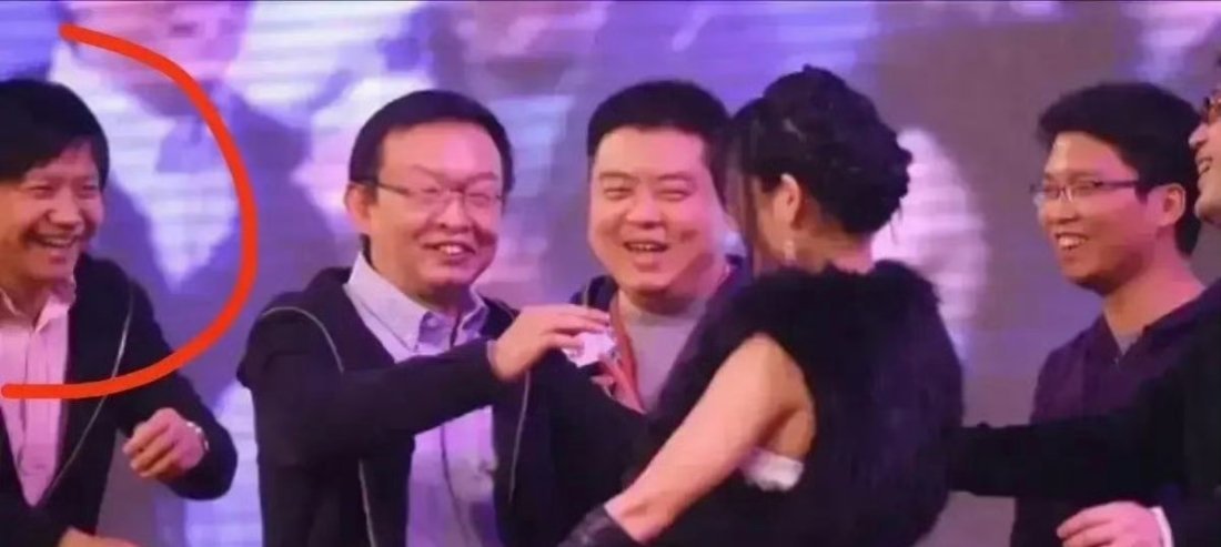 雷军曾经也是迷弟，从边缘走到了中心。 ​​​