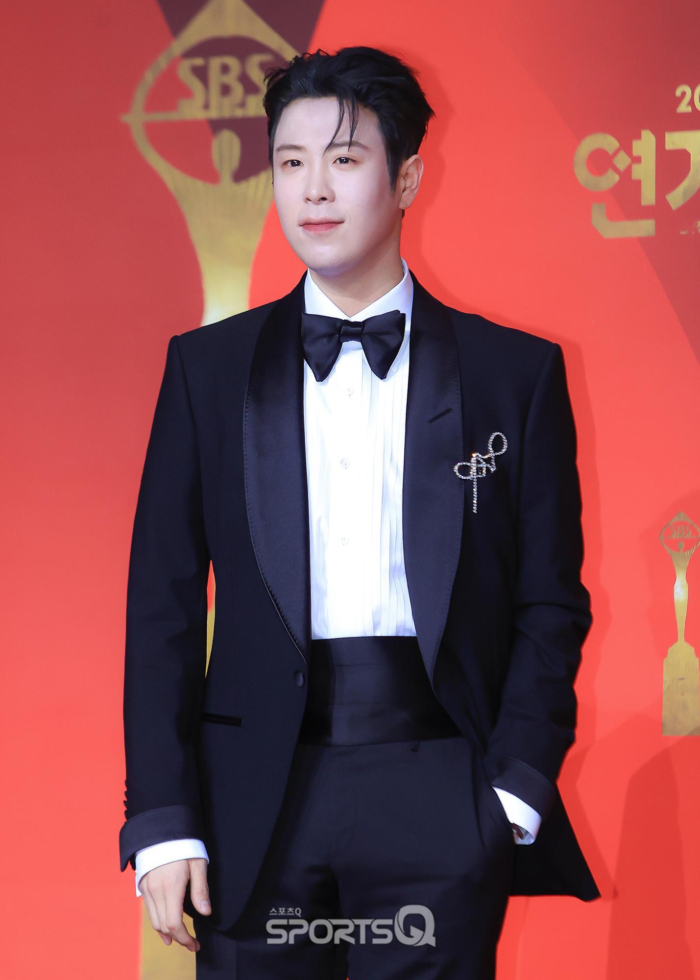 笑死po这图拍得我好像认识又不认识 