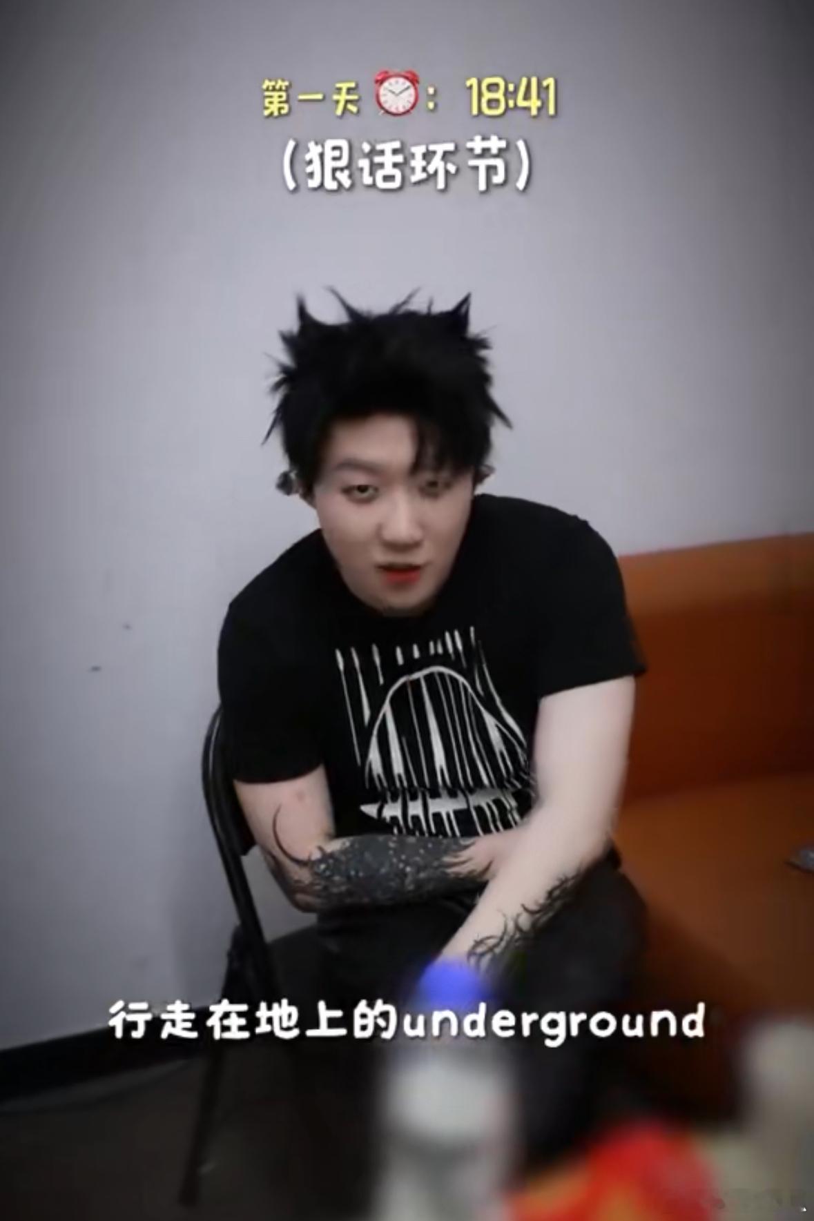 路过的鸡蛋也要被Capper吐槽新说唱2025 狂帅酷炸的盆一沾上班味，连鸡蛋都