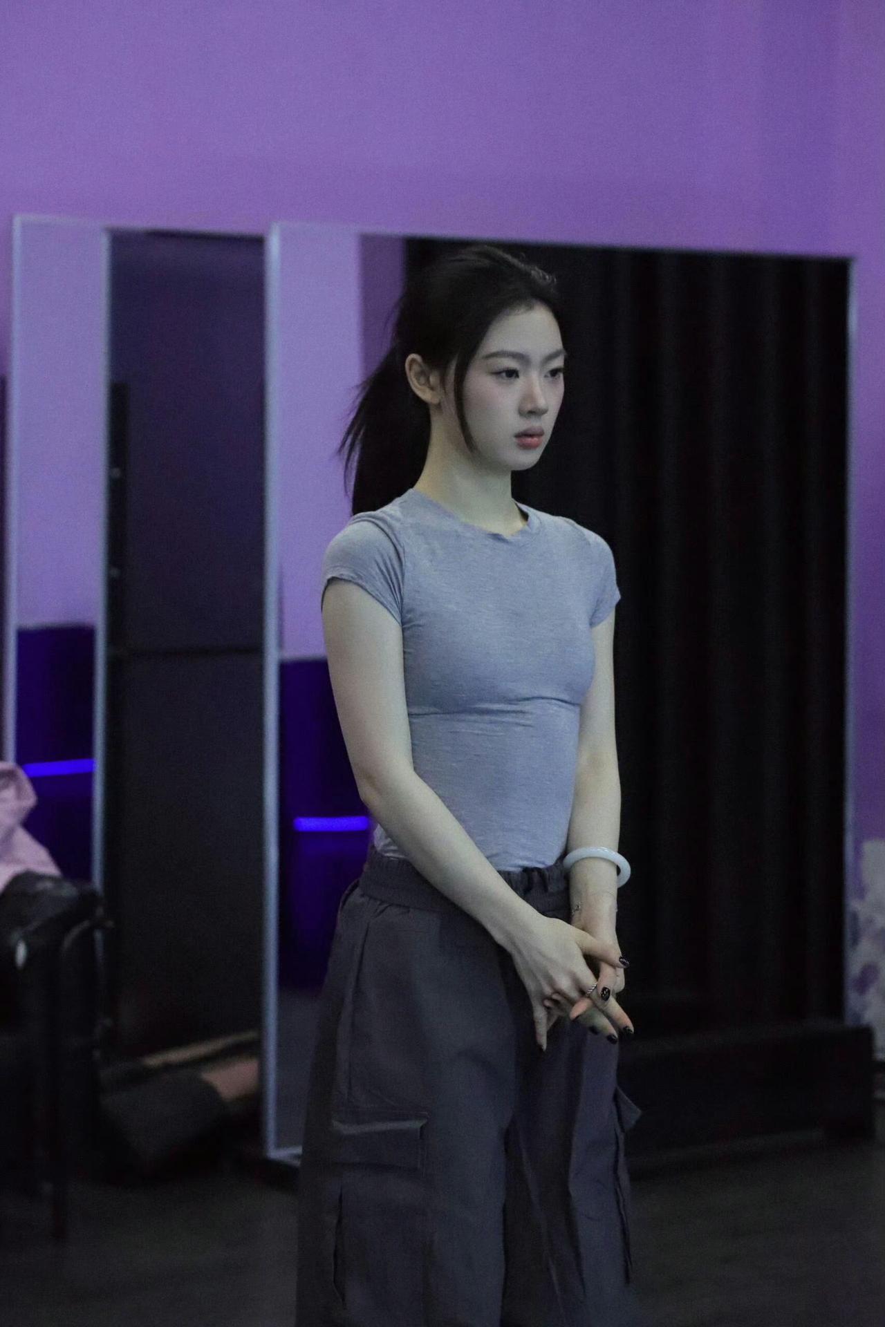 因演唱《李白》侵权，这两天才认识了她。