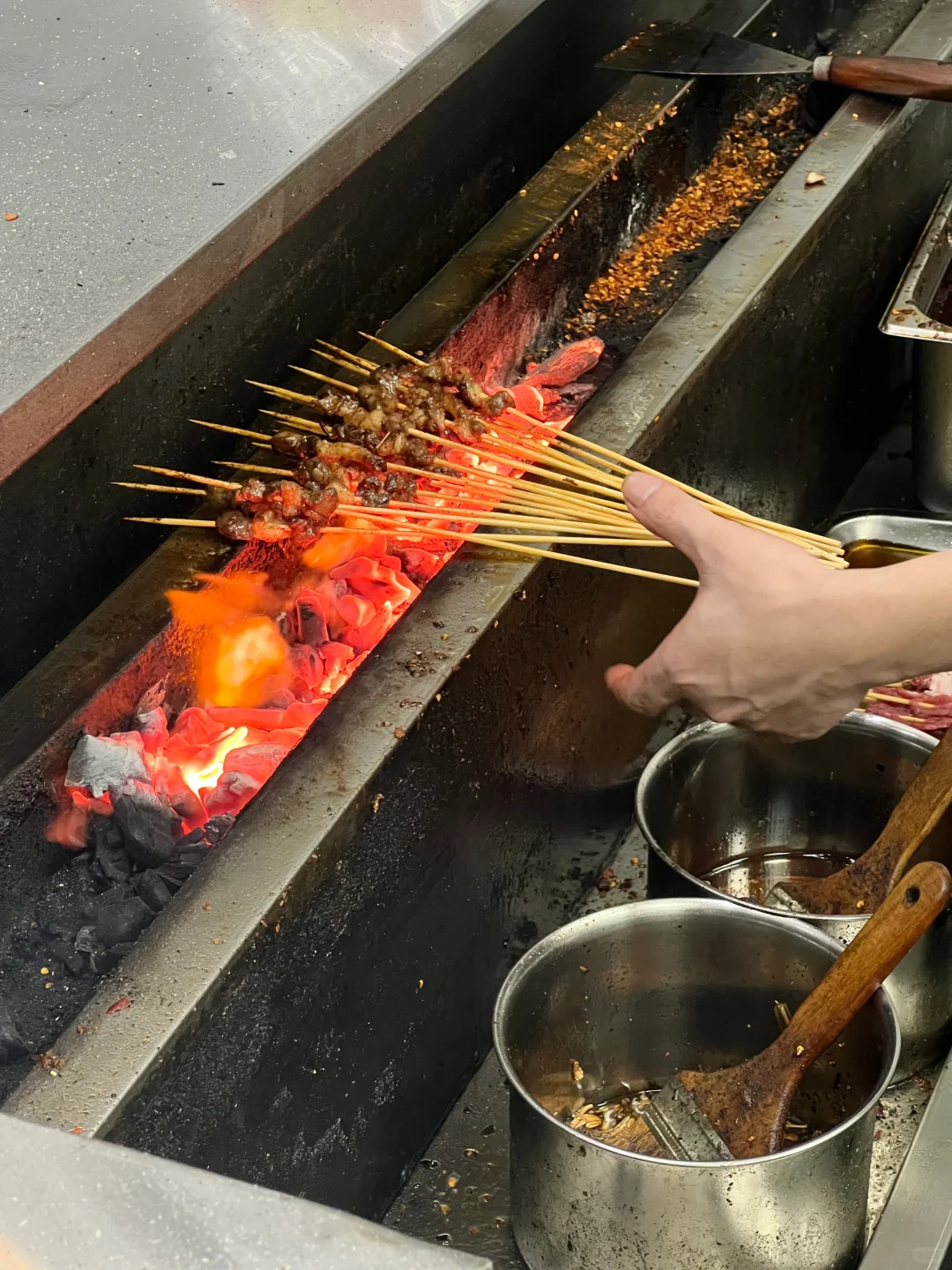 东城这家的炭火烧烤绝了！肉食控冲鸭🥩