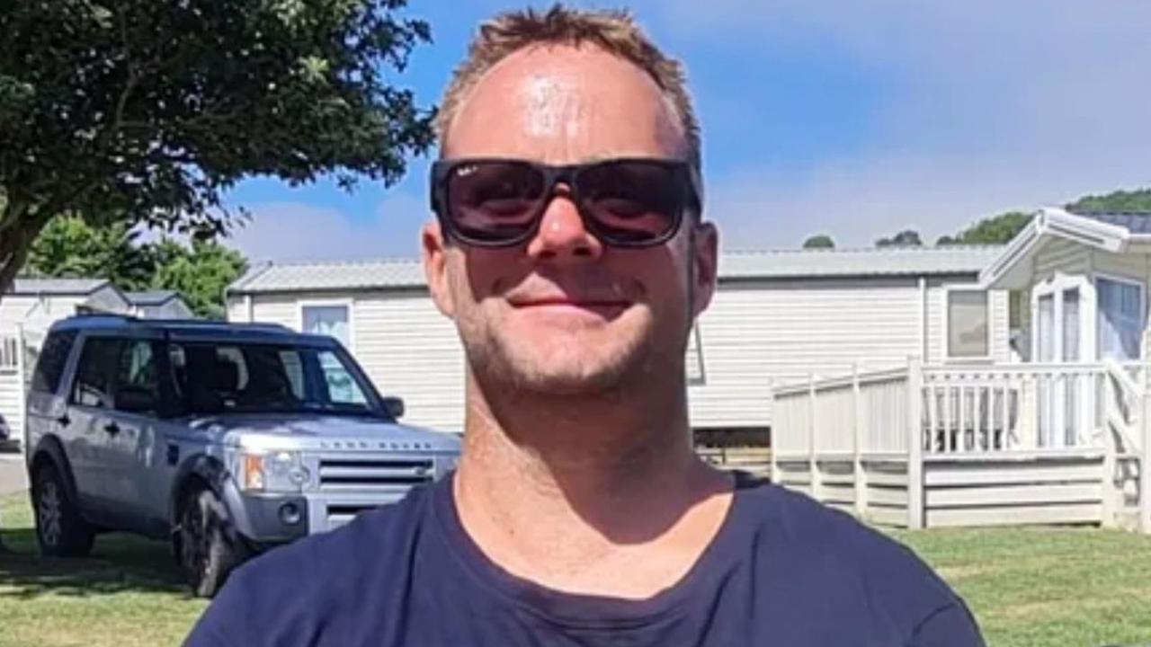 验尸官下令就屏障安全问题提交报告，此前一名绿洲乐队歌迷在温布利体育场坠亡