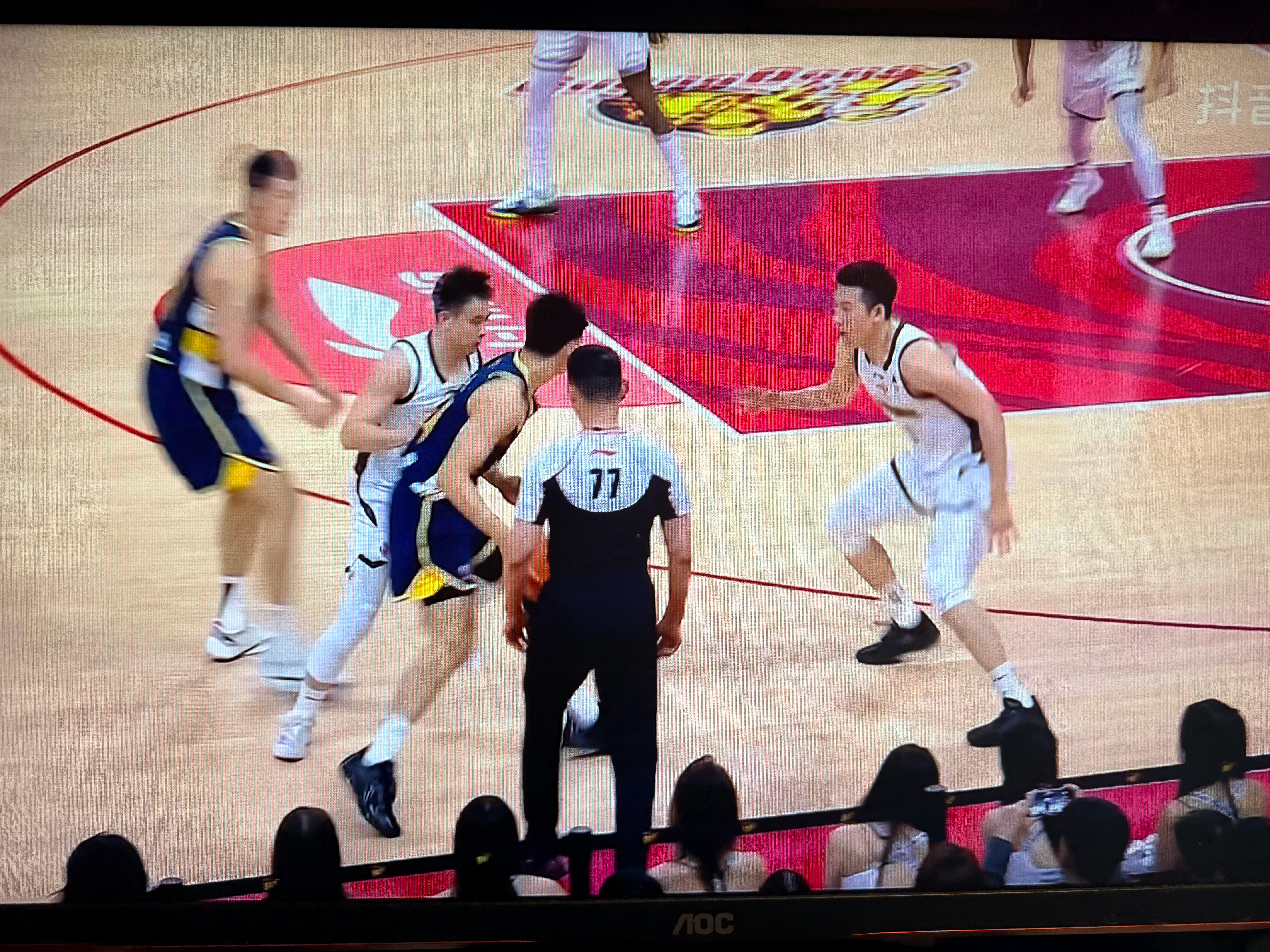 崔永熙终于复出，上场的三分钟，一次犯规一次失误身体状态看起来恢复不错，但技术处理