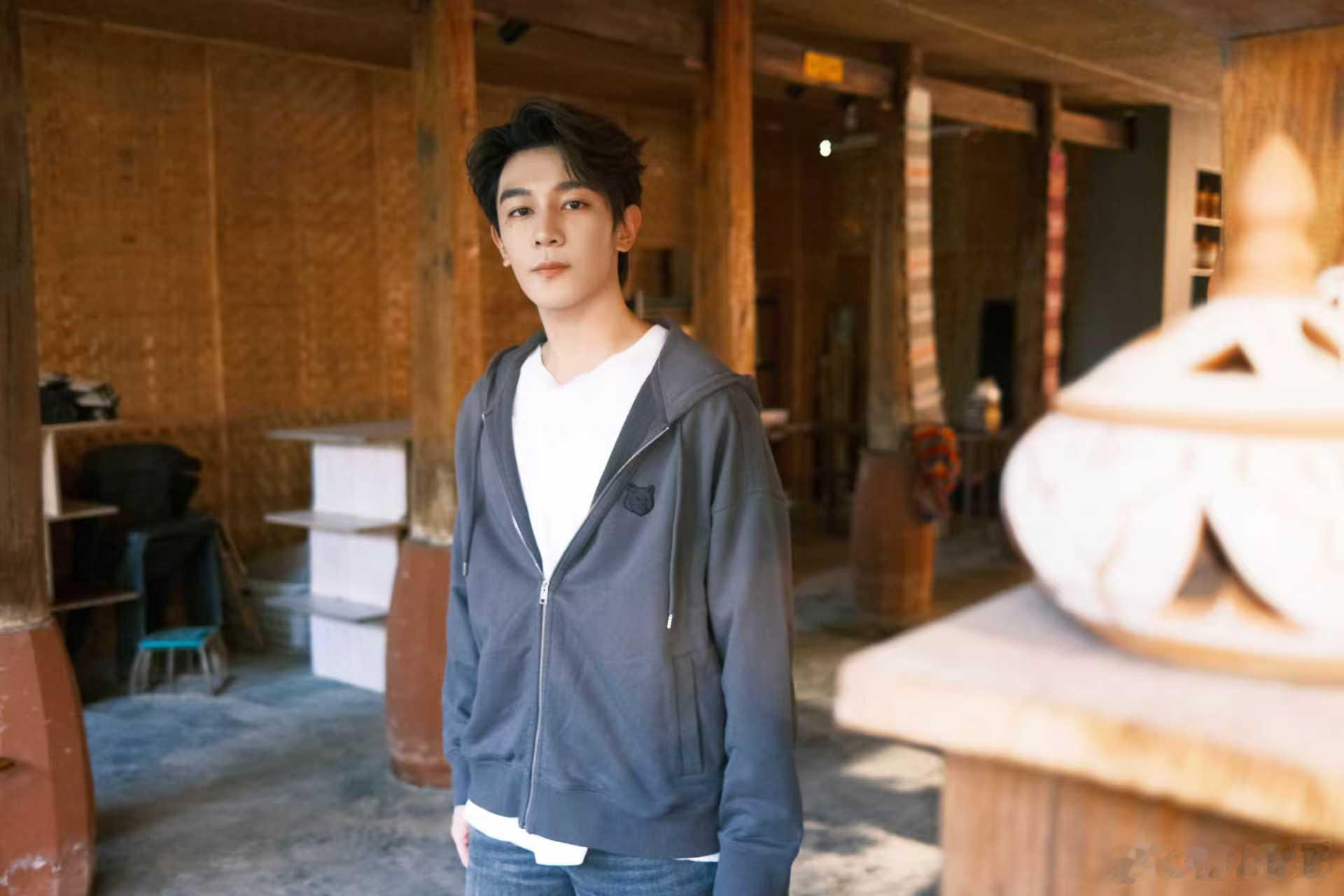 夏之光 爬树名场面夏之光 箭无虚发 夏之光真的太让人惊喜了！射击时箭无虚发，展现