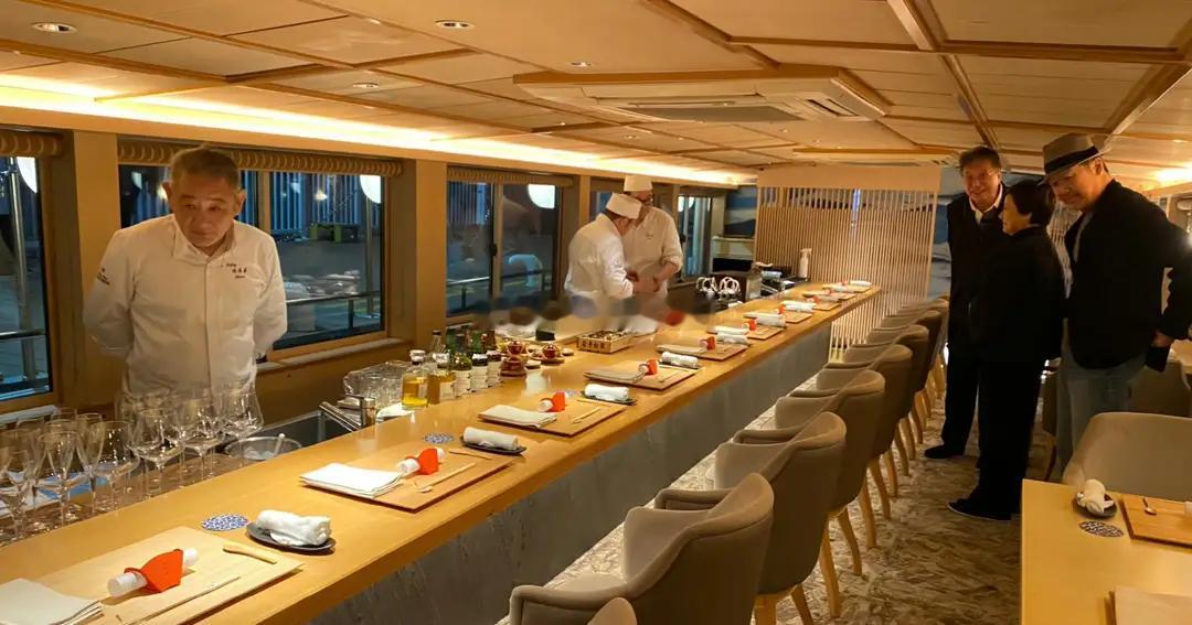 邓婕张国立和87版《红楼梦》编剧日本聚餐，她68岁状态像50多岁，周岭现年76岁