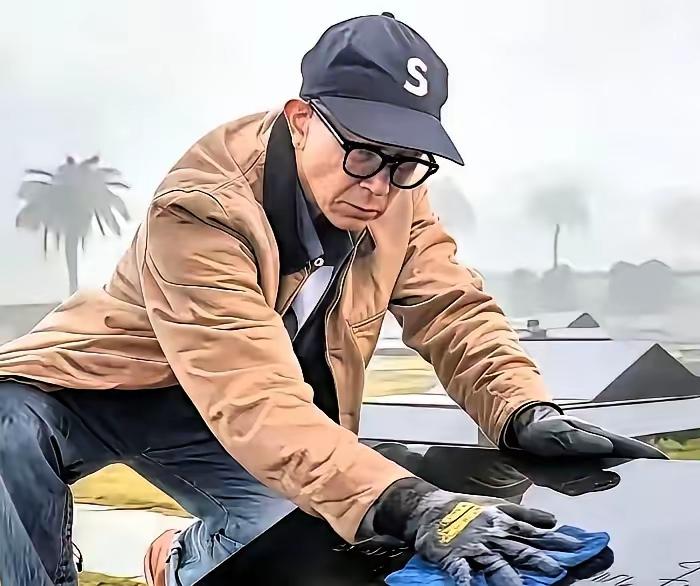 网友频频拍到大S老公，在妻子的目的的照片！日复一日，大家不妨来打个赌，他这种状态