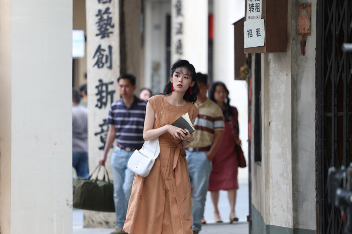 夏晓兰有房有车的日子不远啦 夏晓兰有房有车的日子不远啦，周也《你好1983》新剧