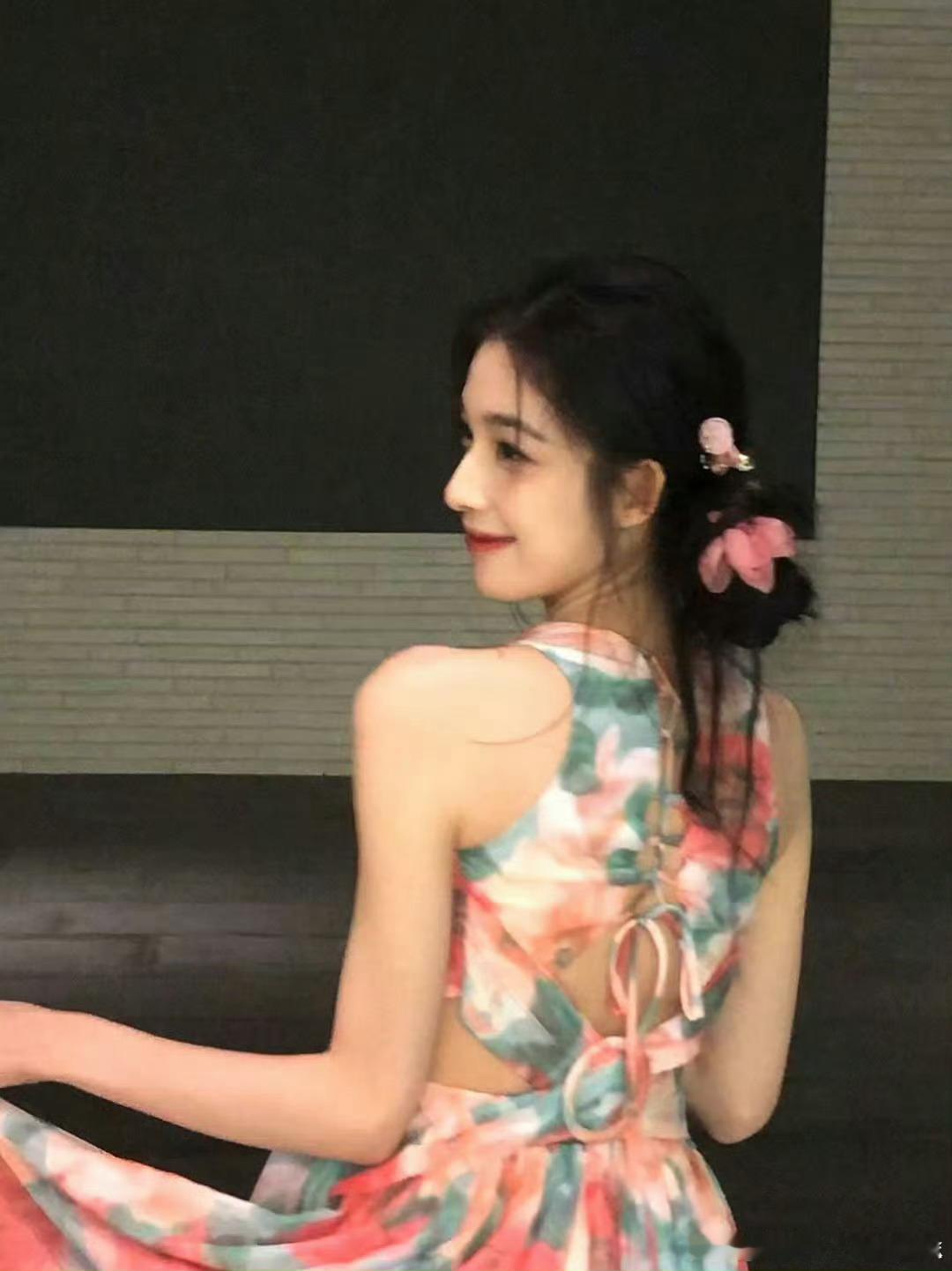这居然是钟丽丽 好美😍 