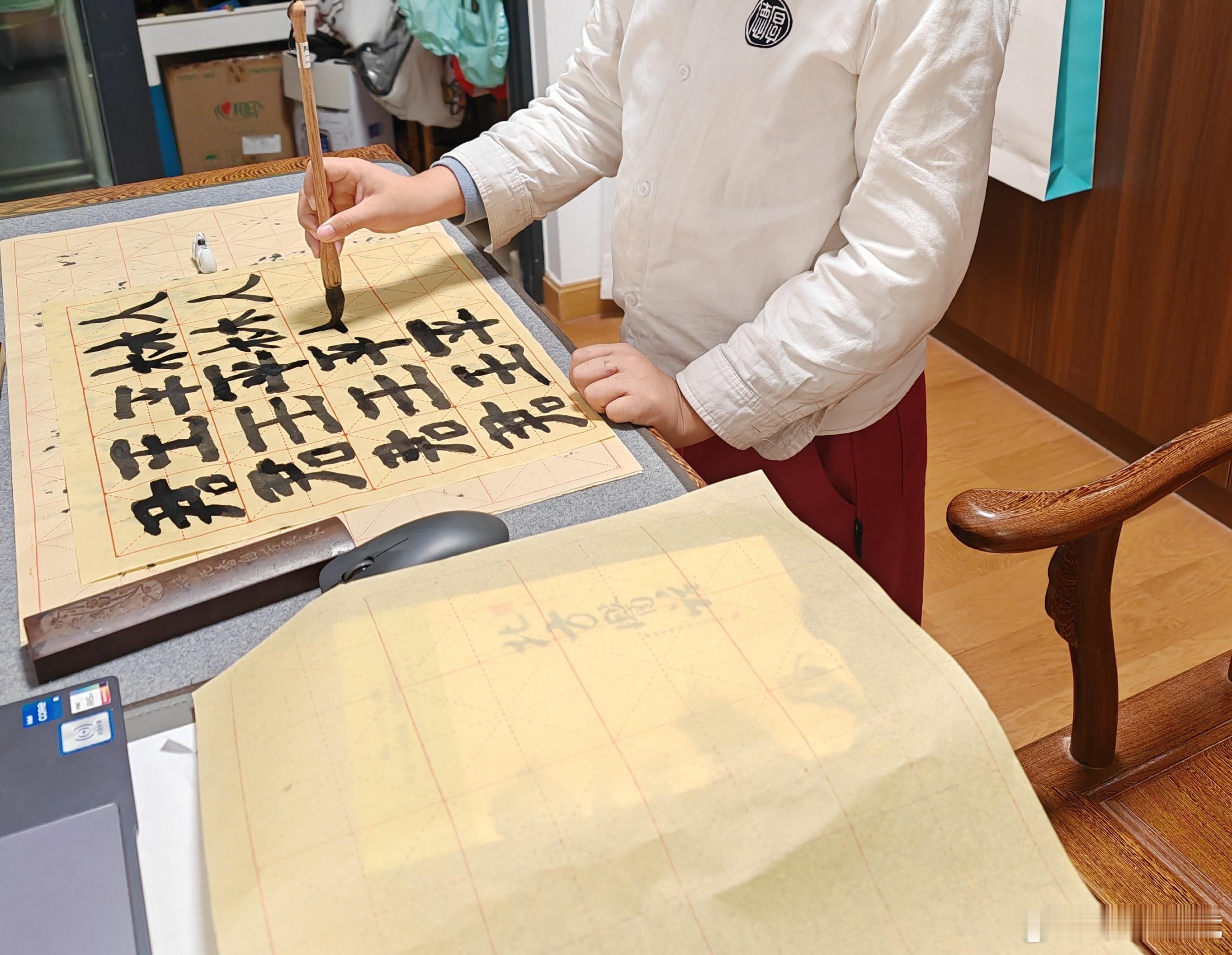 用娃剩下的墨乱写几下 