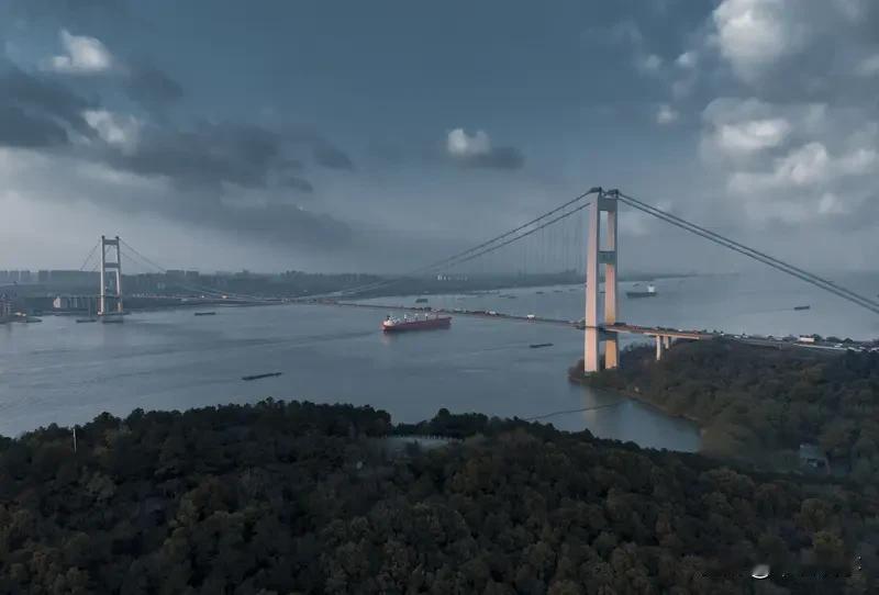 江苏大桥塌落事故致5人死亡，这消息听得人心里一紧。好好的大桥怎么就塌了呢，5条鲜