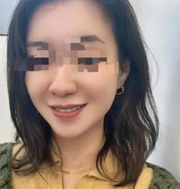 “纵欲过度，就是在玩火自焚！”某小区一名三十多岁的女人，丈夫远赴国外务工，她一个