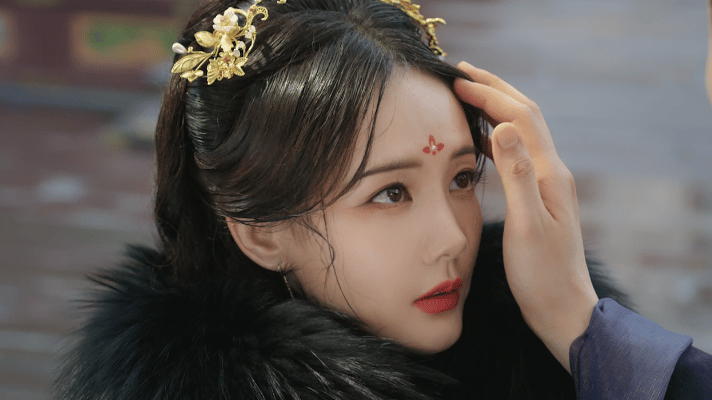 李一桐好美哦 脸好小 别人穿书享福李一桐穿书要命 ​​​