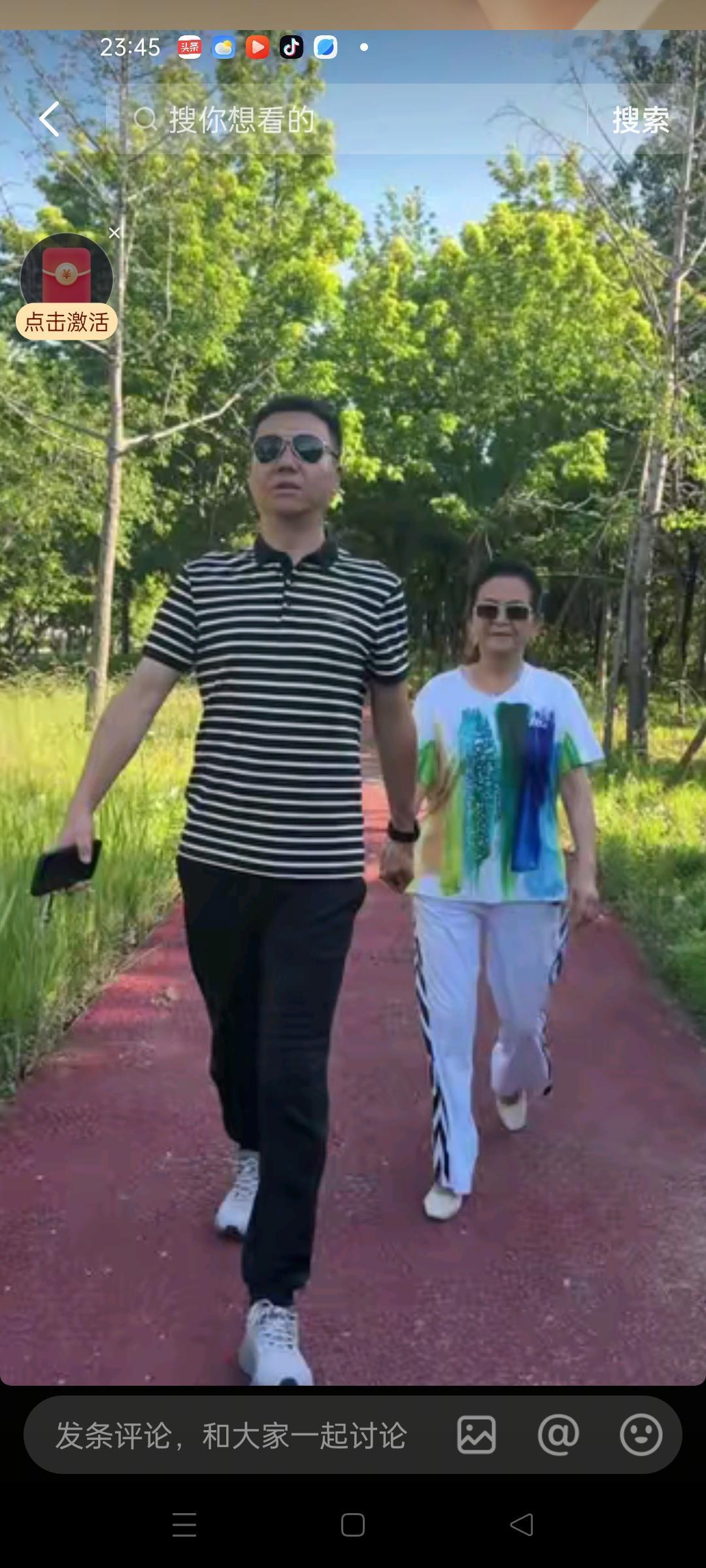 网传丁文跟自己的亲兄弟之间发生了点瓜葛，或许自从丁文认亲回家，爸爸妈妈的心思都在