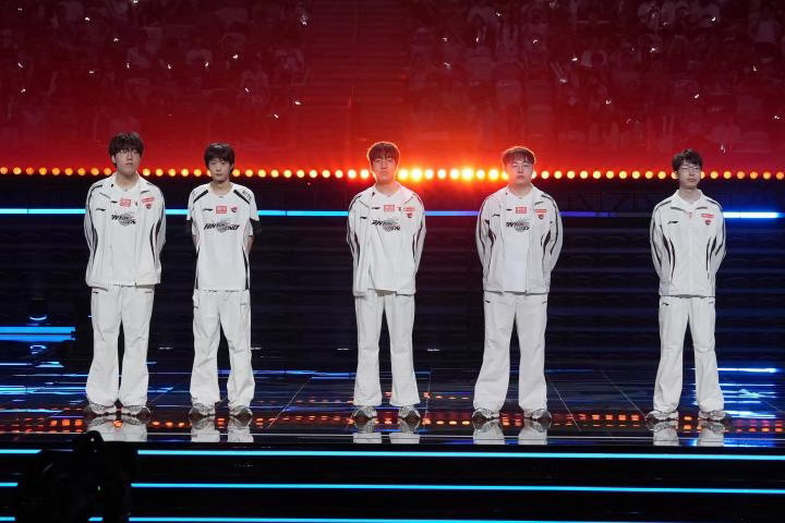 AL队史首次夺得LPL联赛冠军AL这一路的夺冠历程足够热血，从胜者组被横扫跌入败