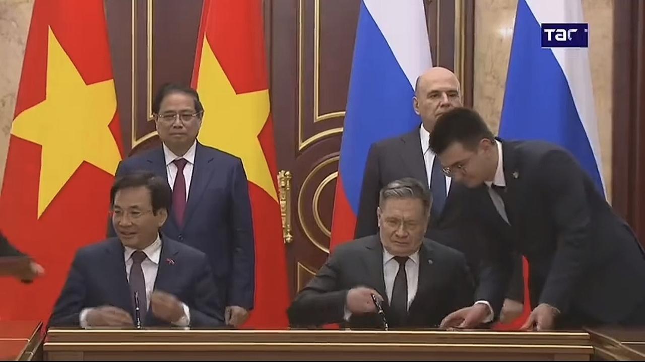 越南这回，真把桌子给掀了。搭上俄罗斯，直接上马核电站。这消息一出来，我脑子里就一