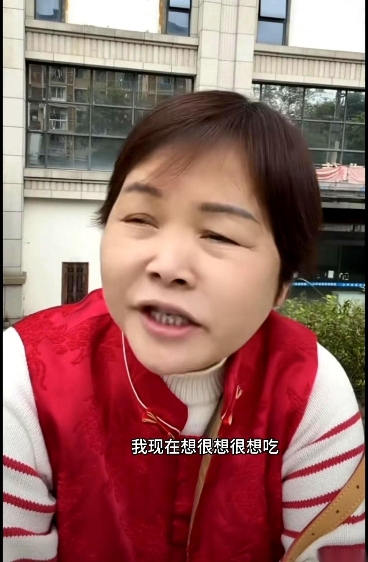 听一个女人直播，硬是把我给听饿了。
一个多小时，就听她在那儿念叨，想吃婆婆做的梅