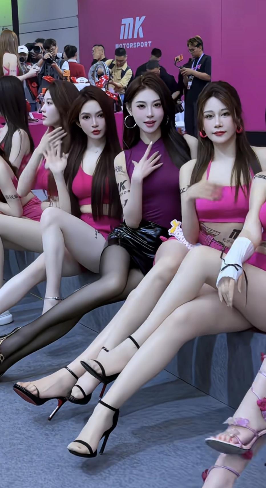 Motorsport 车展现场 美女模特惊艳亮相，引爆全场！在 MK Motor
