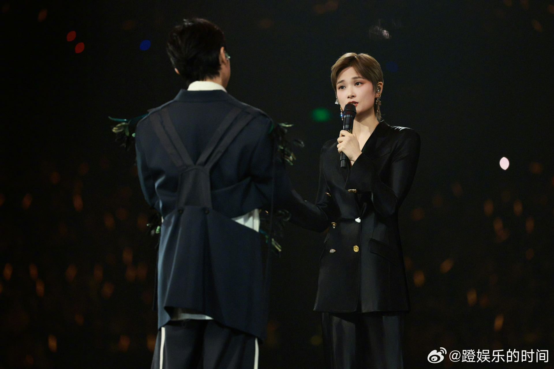 让吴青峰反悔只需要一个李宇春 能让吴青峰心甘情愿打破原则、当场反悔的人，也就只有