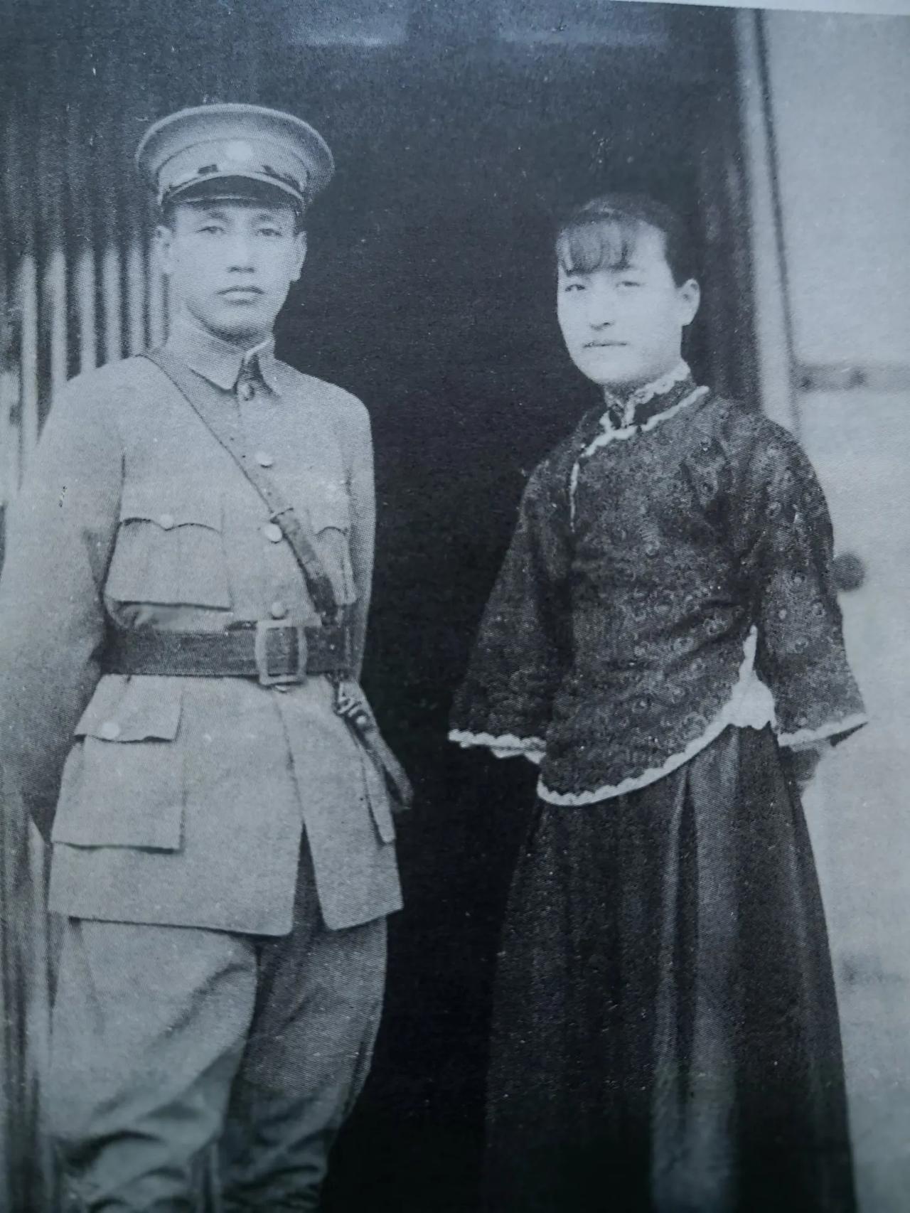 蒋介石的第三任妻子陈洁如

       陈洁如生于1907年，家庭很普通，父亲