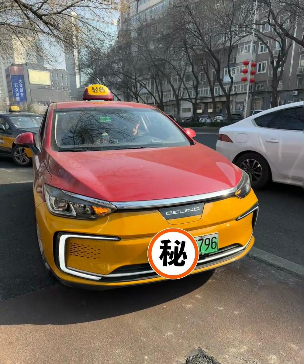 上回我同事赶高铁，路边拦的出租车，说好了二十块，到地方硬要四十，说绕了远路，争辩