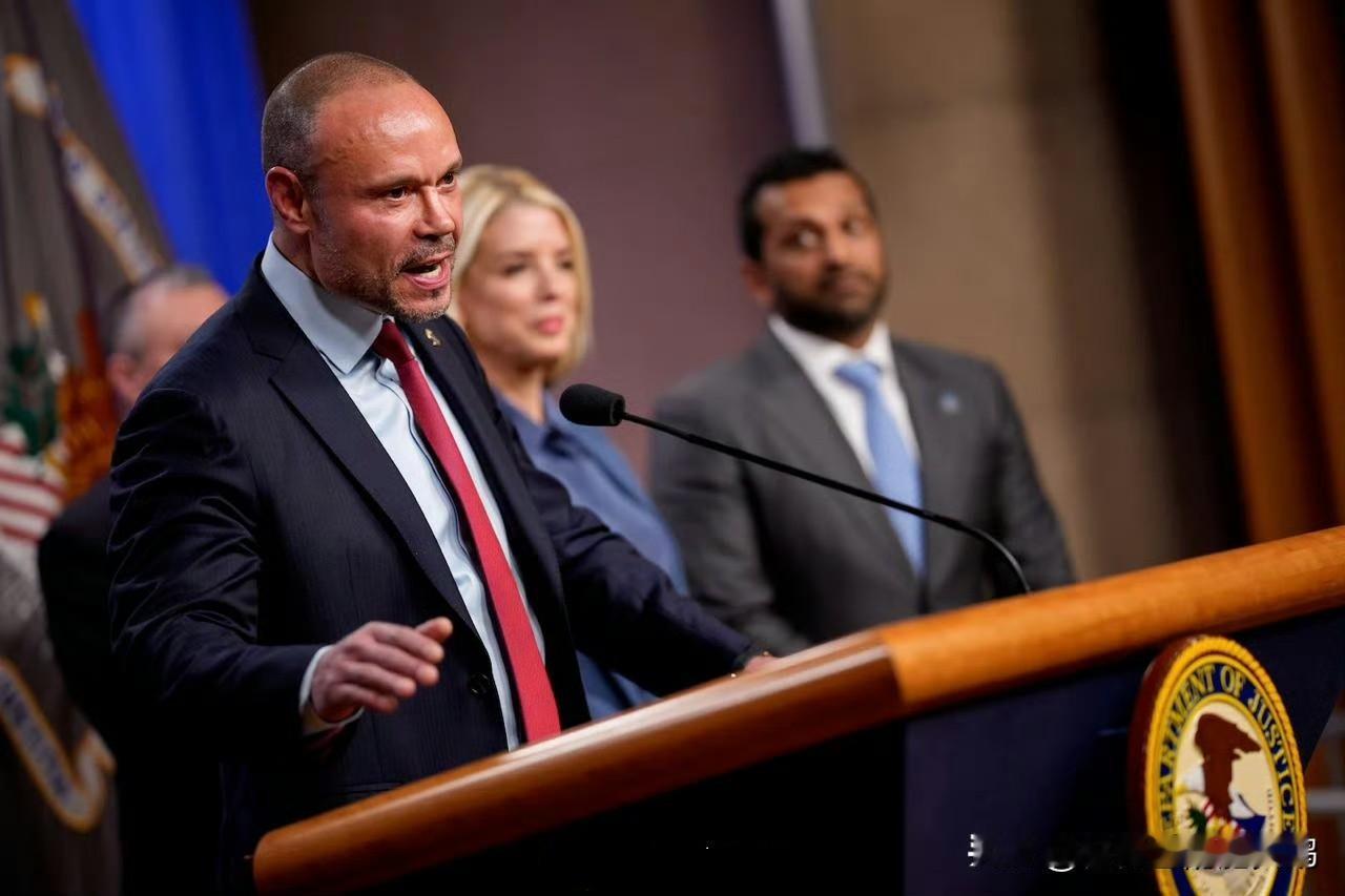 #俄乌冲突# 
位列“明迪奇通话录音”名单上的乌克兰最高谈判代表鲁斯特姆·乌梅罗