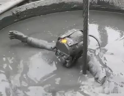 “上来给2万报酬，上不来给100万赔偿！”这是有关“工地水鬼”最多的一句传闻，意