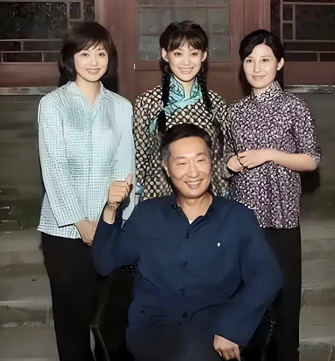 这里面最开心的要数林永健了，他做梦都要笑醒吧。她们三个美女里最好看的不是大眼睛的