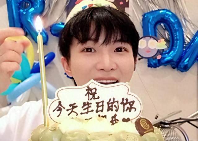 4小时68首零打赏！周深生日直播，终于懂为何家长都放心