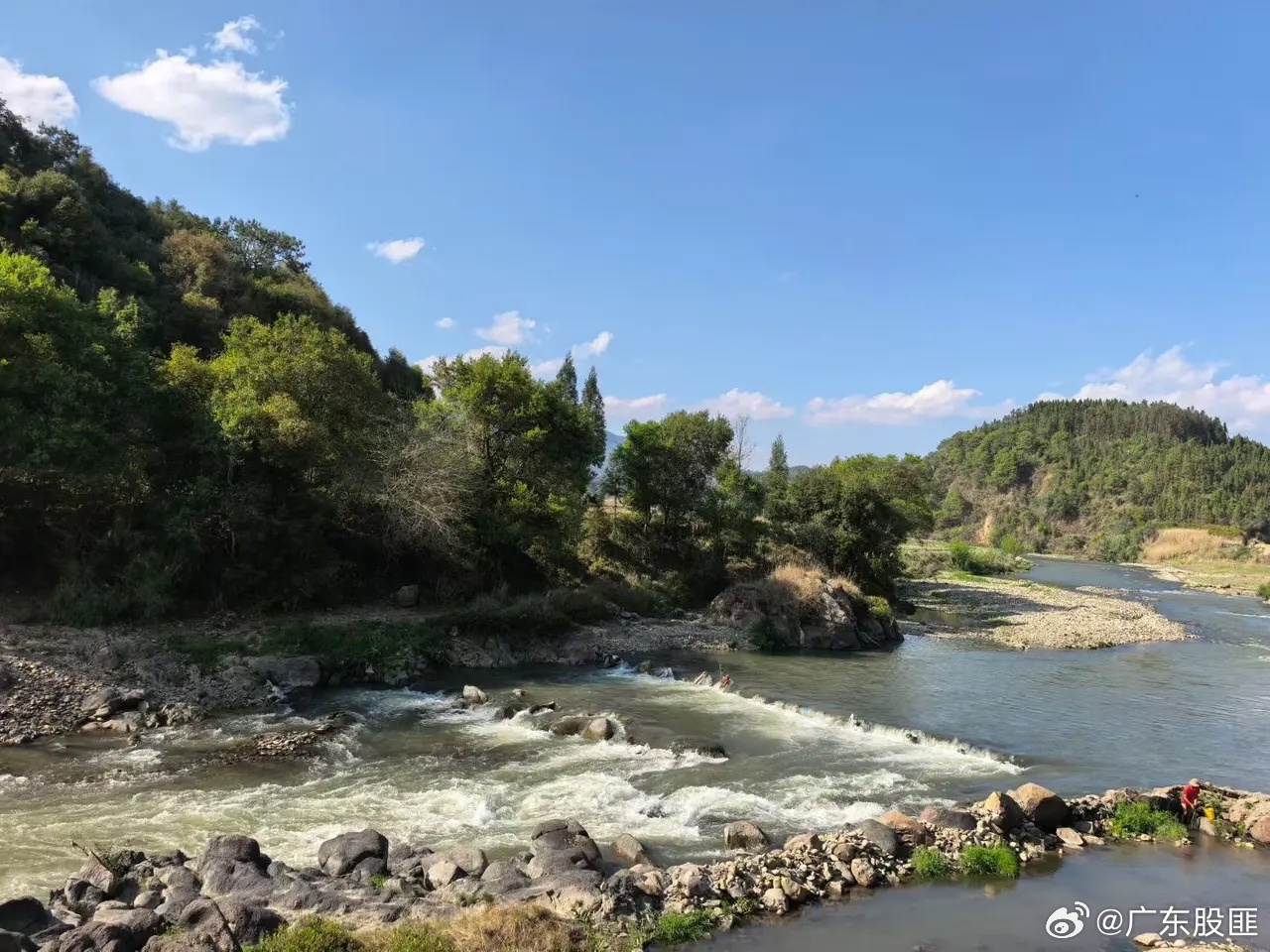 周五值得关注板块1，锂电池板块2，光伏板块3，化工原料4，算力板块5，电力及智能