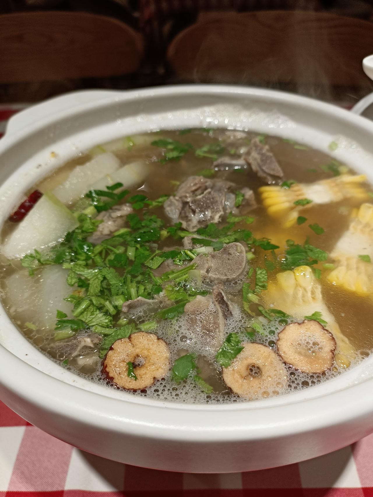 腊八节送祝福可有不少讲究。给家人送祝福，就像“爸妈，腊八粥的暖，是家的味道。愿你