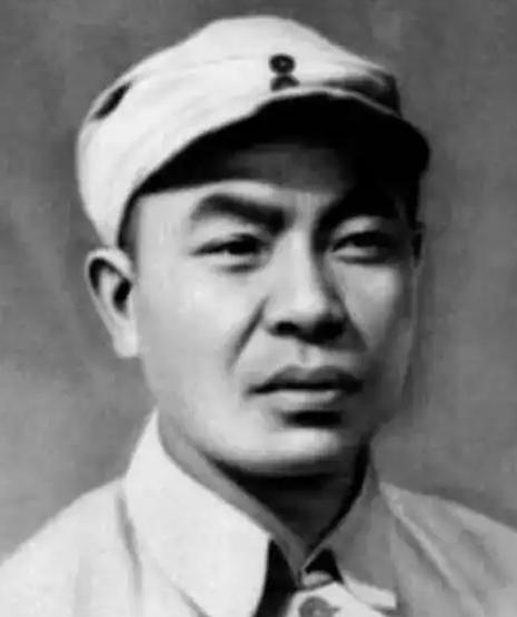 1943 年，土匪刘黑七带人杀了 400 多名百姓，还掳走了 72 名妇女，八路