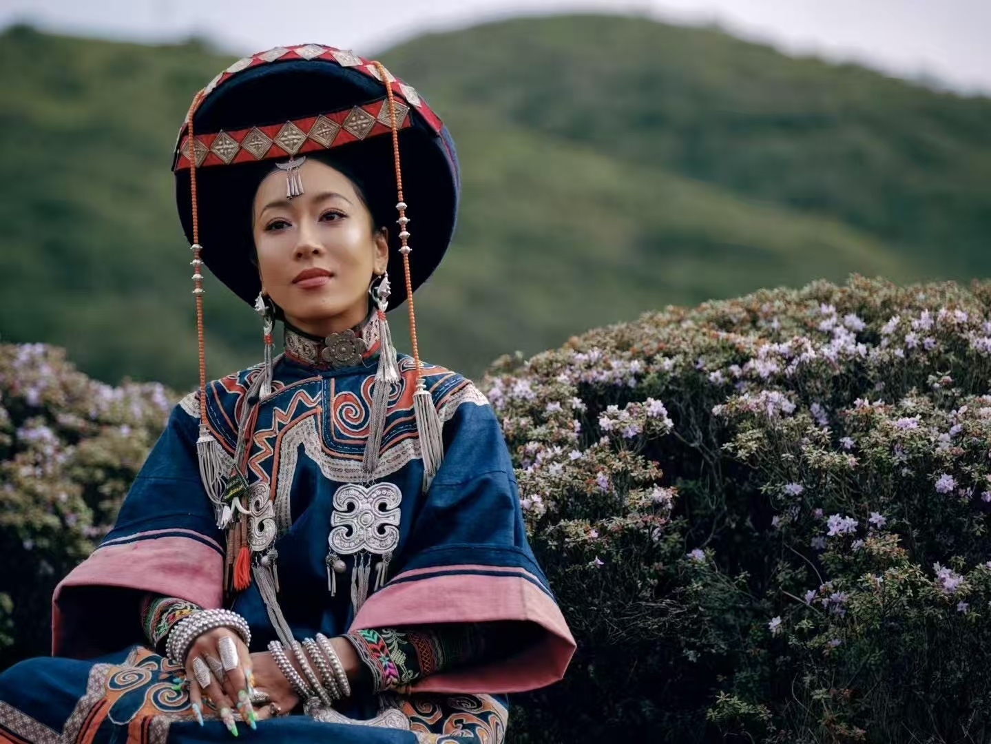 吉克隽逸穿一百多年前老衣服 救命！吉克隽逸的时尚表现力简直开了外挂！当她穿上百年